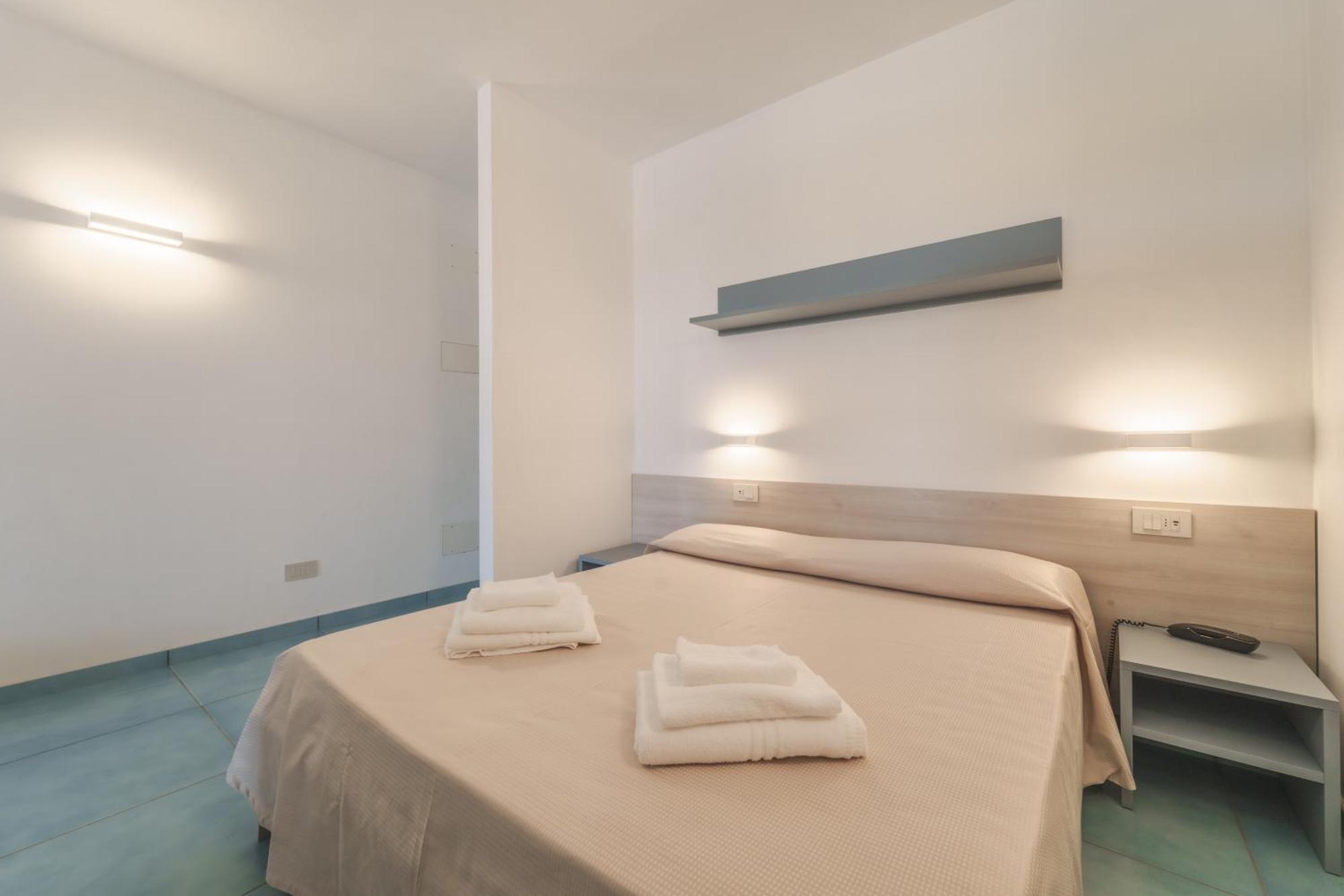 Hotel Dino Каполивери Екстериор снимка