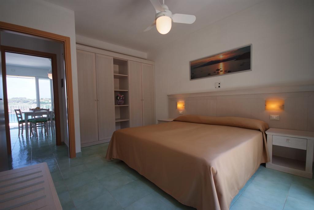 Hotel Dino Каполивери Екстериор снимка