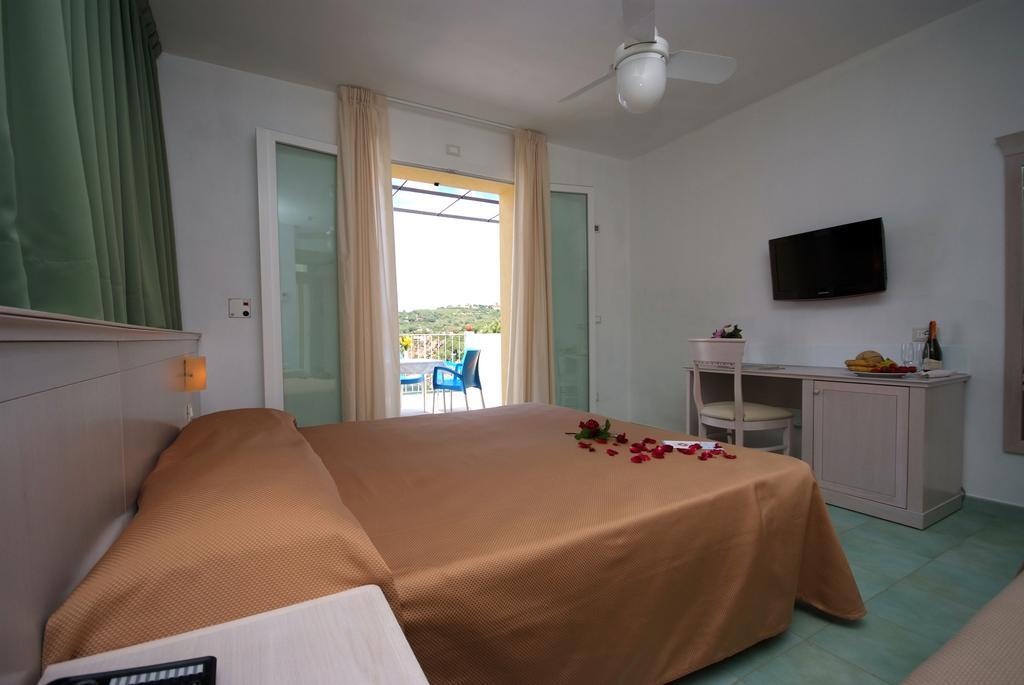 Hotel Dino Каполивери Екстериор снимка
