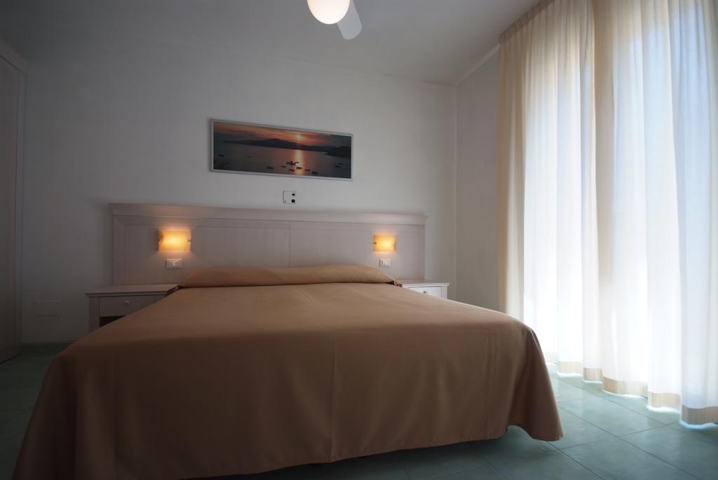 Hotel Dino Каполивери Екстериор снимка